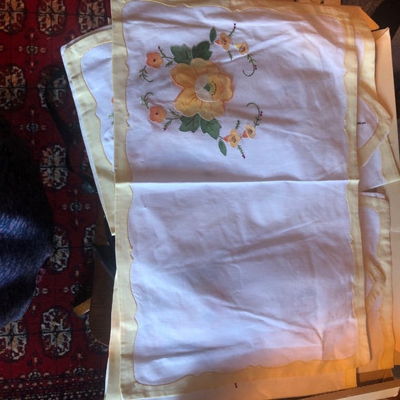 Vintage 1950’s fine Appliqué and Embroidery cotton 4 placemats and napkins- new - Picture 6 of 8